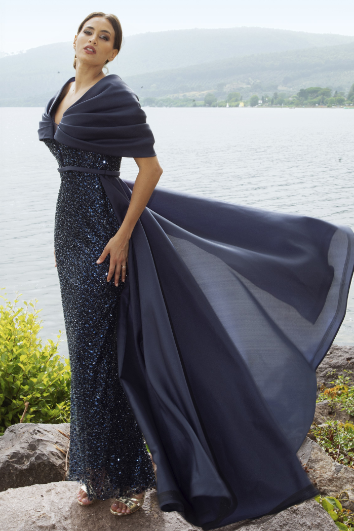 How to dress for going to the theater? Elegant and convincing ideas and solutions