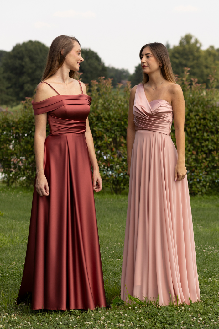 How should the witnesses dress?