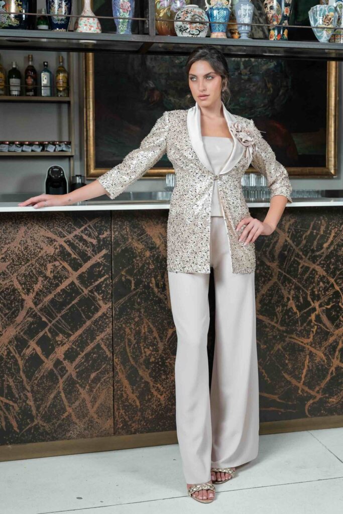 Completi eleganti con pantaloni per signora